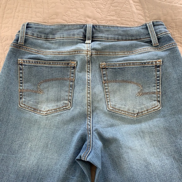 ‘Time and True’ Petite Straight Leg Jeans - Picture 4 of 6